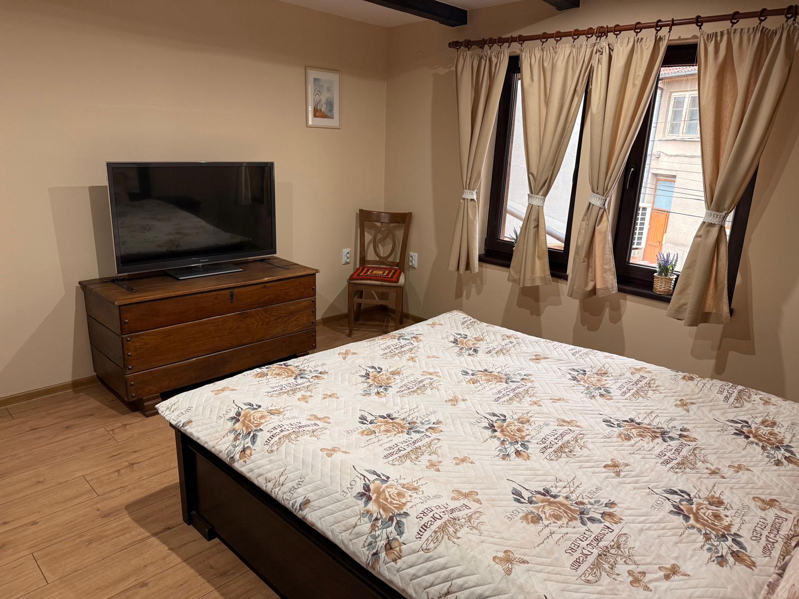 City Paradise Elena - Уютно гостоприемство в центъра на града с 3 спални, кухня и градина